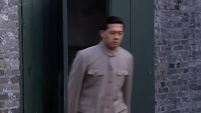 《大宅门》：白敬业瞎操心，害得白家几十年的药酒被毁，白占元心疼得直哆嗦.