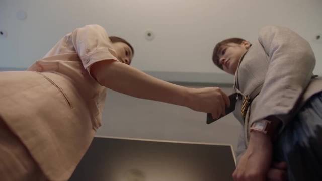 女主发现丈夫出轨，不打不闹直接抓出小三，靠能力重回职场