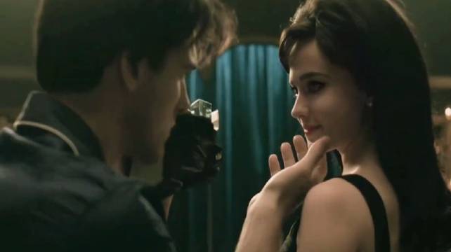 好莱坞性感新星卡莉斯派妮！ 下一个小甜甜布兰妮？