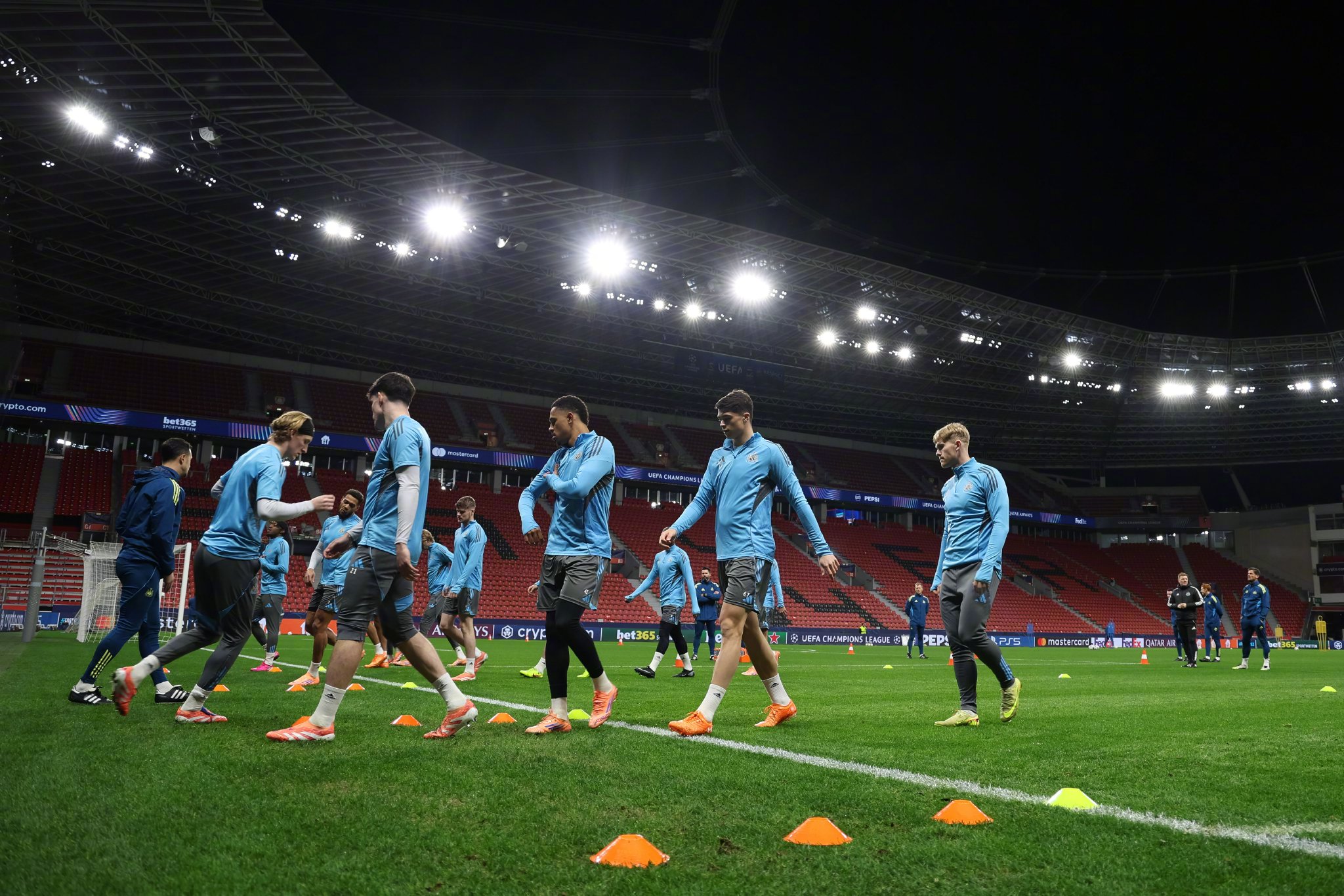 欧冠第六轮今晨开战，英超三强迎关键对决