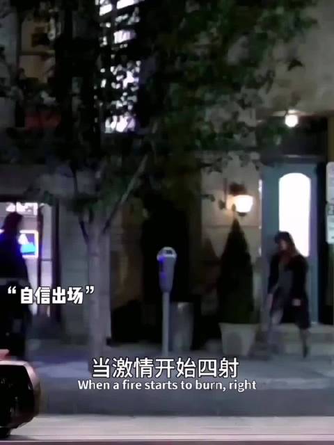 卡洛琳：还好我的翘臀还在 破产姐妹