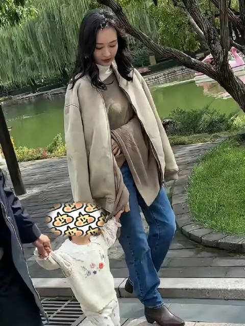 王鸥何九华均未公开回应恋情