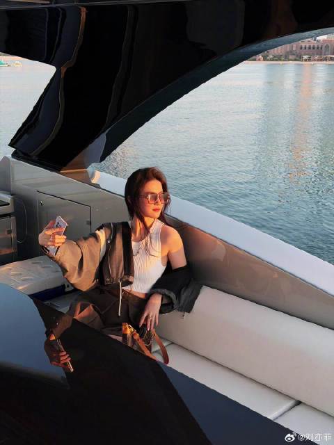 刘亦菲阿布扎比游艇度假