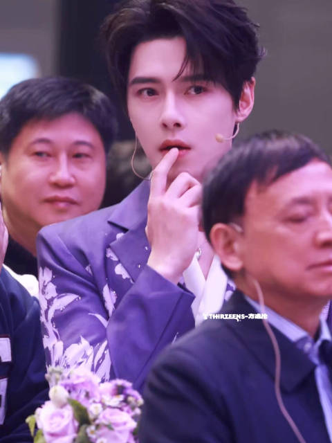 方逸伦出席N6交车仪式，盛赞三款车色与舒适内饰