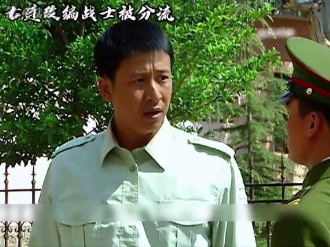 当钢七连被改编后，许三多狠狠的报复起了连长高城