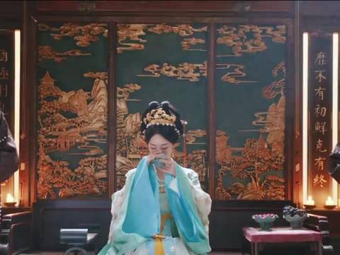 蓝盈莹翻红前男友曹骏开心，两人事业齐升