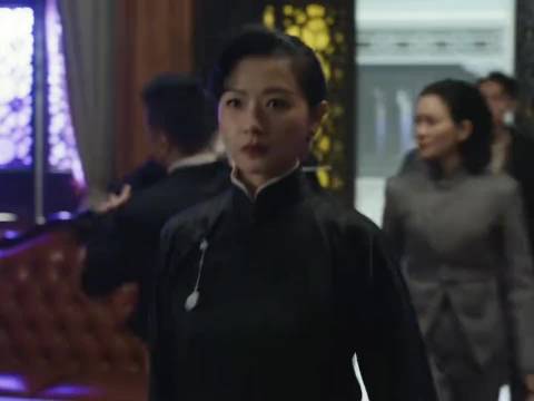 朱雀堂:万茜一出场霸气侧漏，救妹妹这一幕更是帅飞