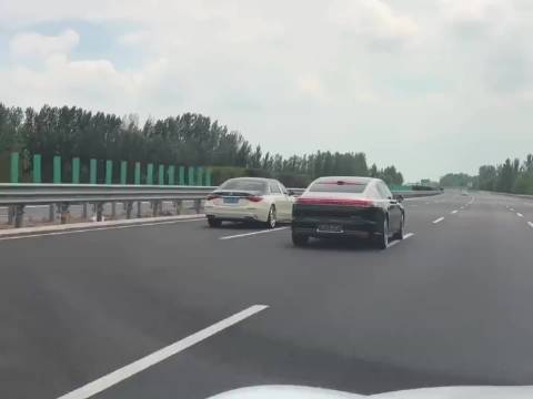 奔驰迈巴赫VS尊界S800哪个更胜一筹？