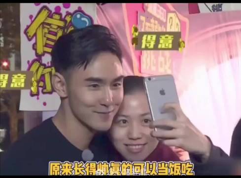 网友韩国街头偶遇阮经天，疑赴韩探望留学女友