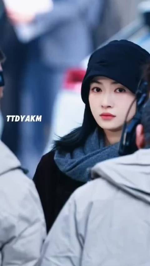 吴谨言《重生之门·源起》冷帽造型路透来了！好帅好清冷的妈咪感