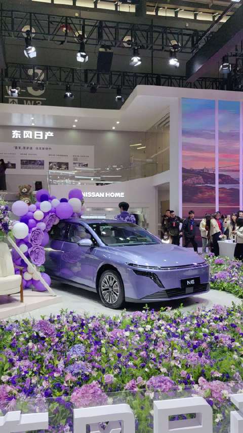 方逸伦交车仪式品鉴三款车色，解锁长沙新出行