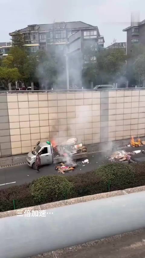 网友爆料：怪不得开路虎，因为大哥心善，人好，该发财！