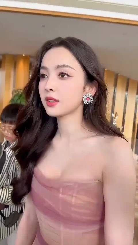 娜扎这套也太粉嫩了吧