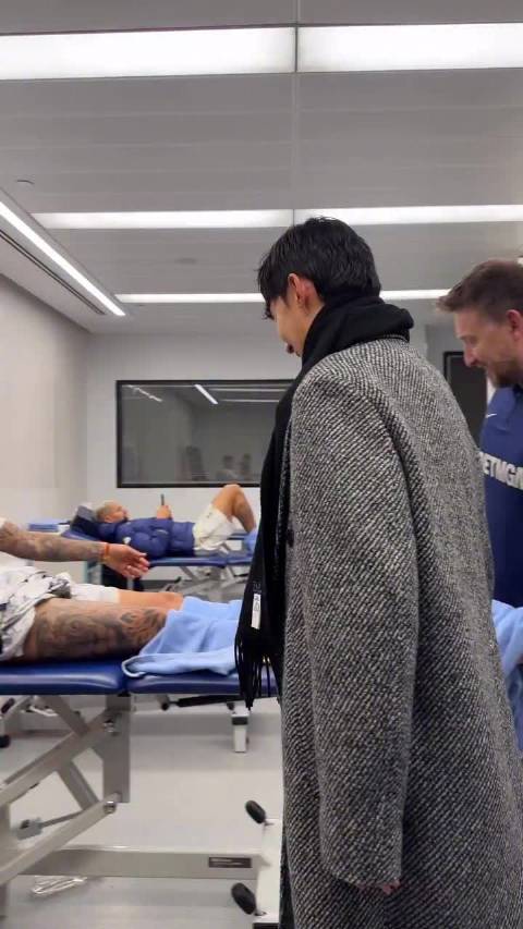 当孙兴慜回到热刺主场，他们还是像从前一样在赛后聊天！