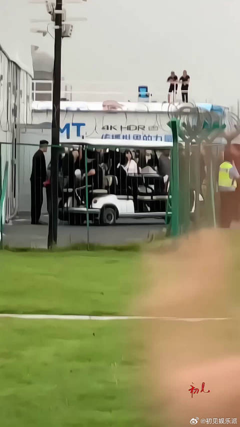 朱一龙女粉丝疯狂尖叫