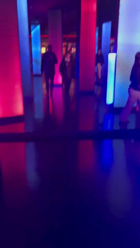 内马尔儿子卢卡在诺坎普现场观看巴萨对阵法兰克福的比赛