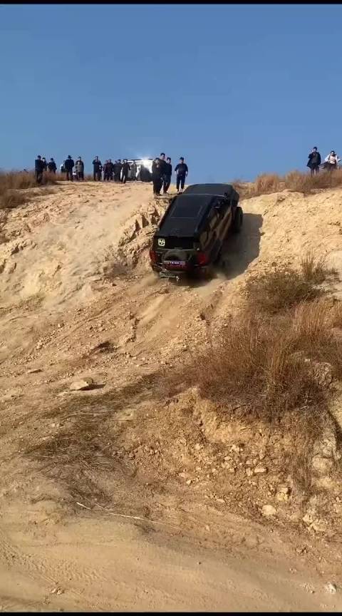 专业越野需经验人士带队，车损事小安全第一