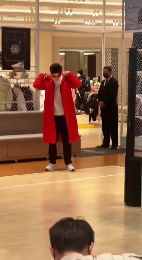 覃海洋复刻巴黎奥运会名场面，瘦下来之后可真帅啊！