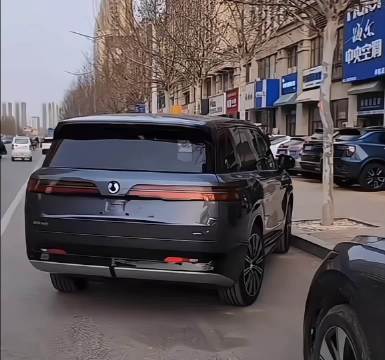 腾势N9狭窄车位表现亮眼，易三方技术获赞