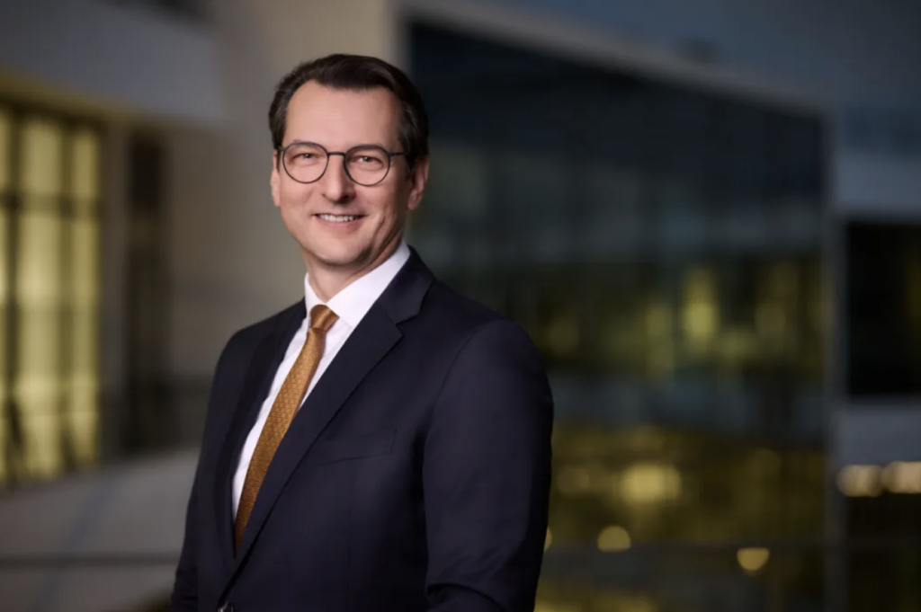 宝马集团选定新任全球CEO，齐普策明年5月卸任