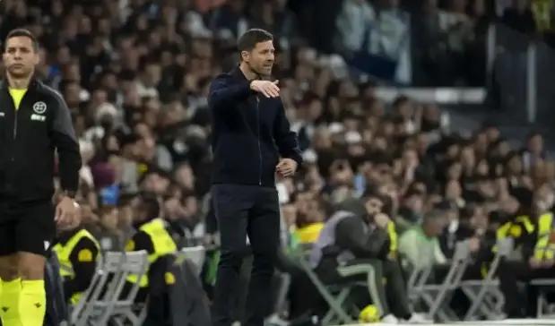 9人皇马遭2-0碾压！9亿豪阵完败7千万草根，姆巴佩哑火争冠陷绝境