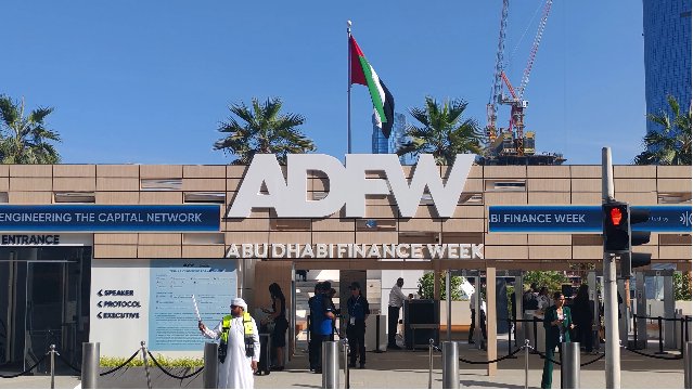 带巨额主权基金杀入AI战场，阿布扎比要当下一个硅谷？