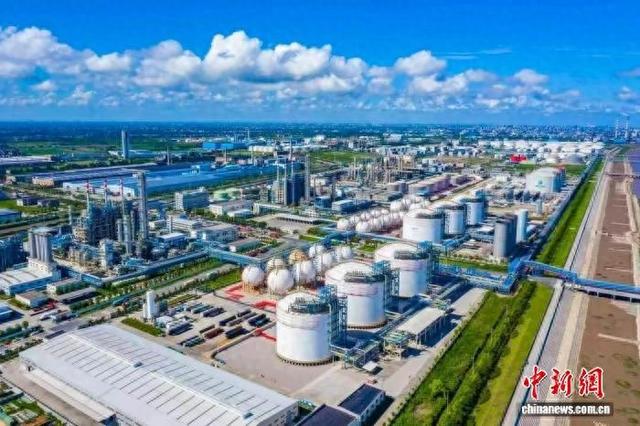 嘉兴平湖独山港化工新材料产业园。嘉兴市新闻传媒中心供图