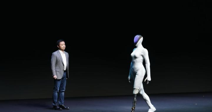 人形机器人让小鹏走上了神坛
