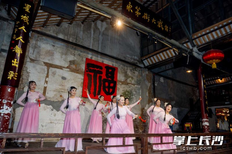 鼓点叩响老街魂   方志长沙·东茅街茶馆戏曲艺术节第5场演出举行