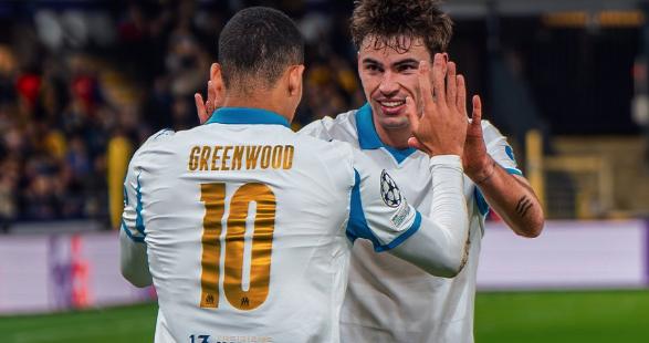 左右脚开弓 欧冠双响+MVP！前曼联天才乱杀：20场13球4助