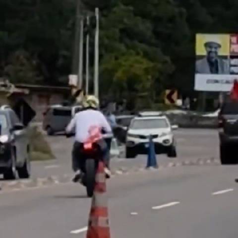 印度警察的摩托截停术