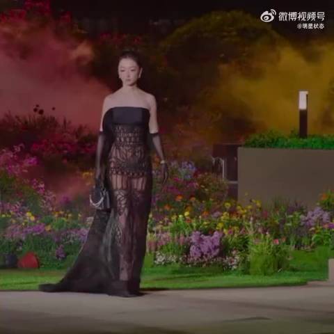 周冬雨穿透视装引热议