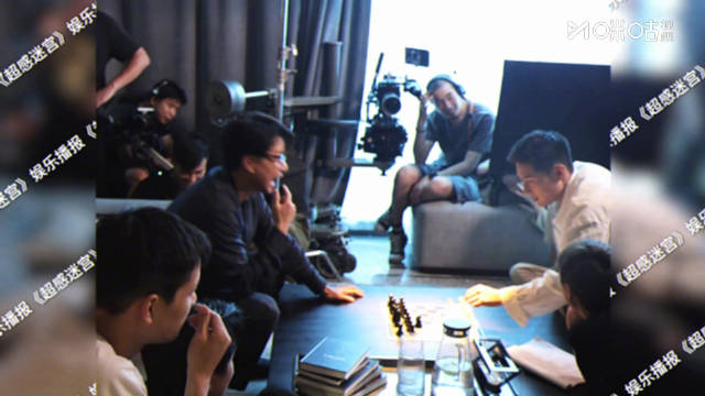 段奕宏窦骁片场驯服国际象棋欢乐瞬间
