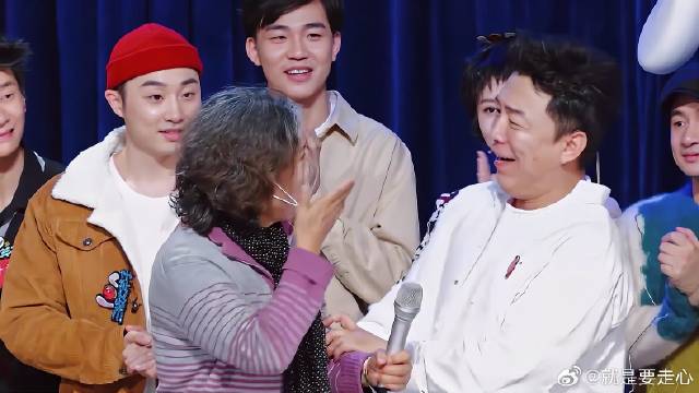 活该黄渤能火！成名后对老师的举动，足以见人品！