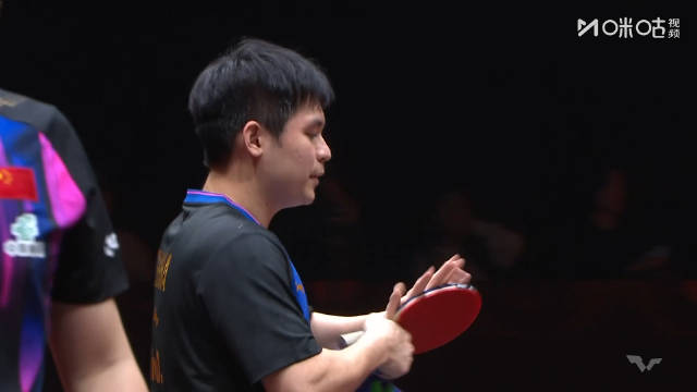 林诗栋15比13险胜梁靖崑，香港总决赛男单首局激战
