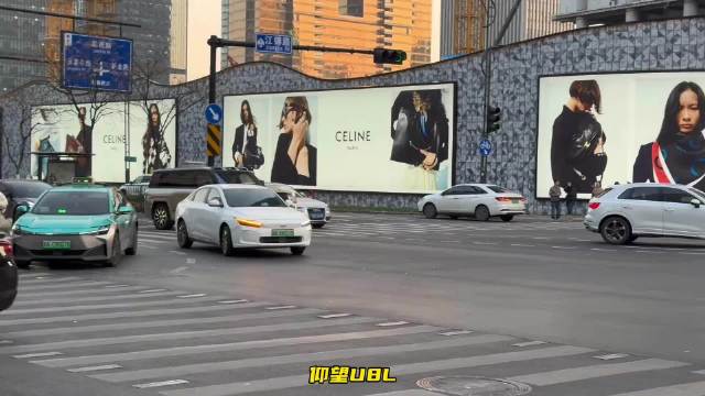 仰望U8L抬头直接拉满，迈凯轮720s敞篷帅气，宝马m4声浪无敌