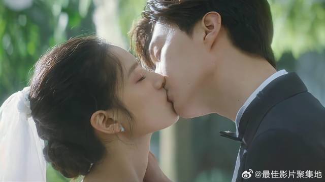 闺女嫁给了心上人，父亲深感欣慰，一生要强竟流泪了