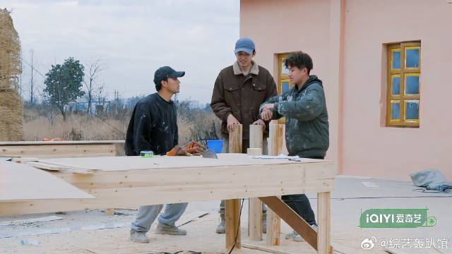 李耕耘是真绝了 他做的桌子，只有姚明才能坐的下！