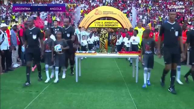 梅西传射建功阿根廷2-0胜安哥拉