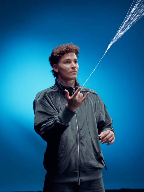 阿尔瓦雷斯ins｜猜猜谁回来了…… F50 Spider 来了！️️ 好酷的广告