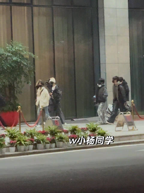 TF四代今早飞抵北京备战新音舞台