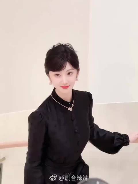 景甜从清纯小白花蜕变为明艳温婉女神