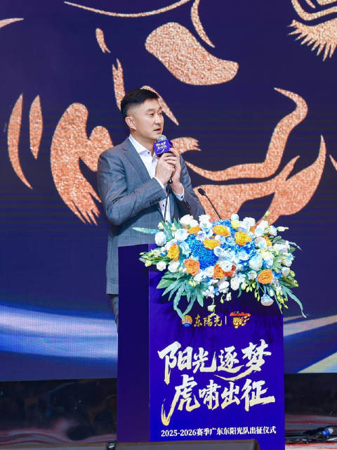 杜指导出征仪式调侃队员，自诩执教耐心温柔