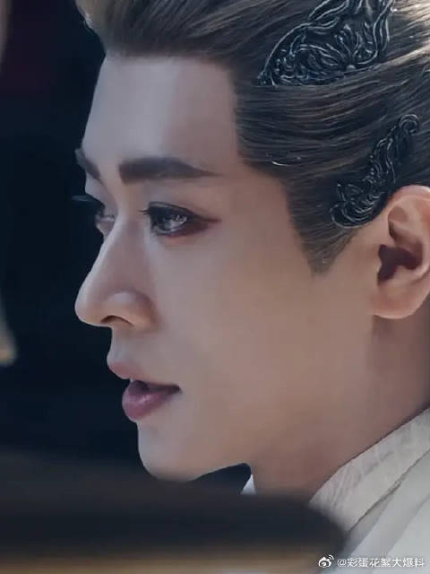 在宫门口摆摊卖木偶娃娃的老板，竟是上古最强大妖！