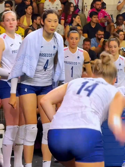 我还想坐在替补席后面看姐姐跳