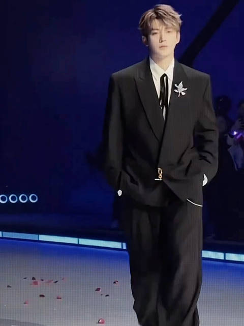 邓为多角色演绎深情告白