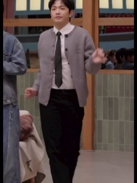 颜人中《声生不息》再现千禧年非主流风潮