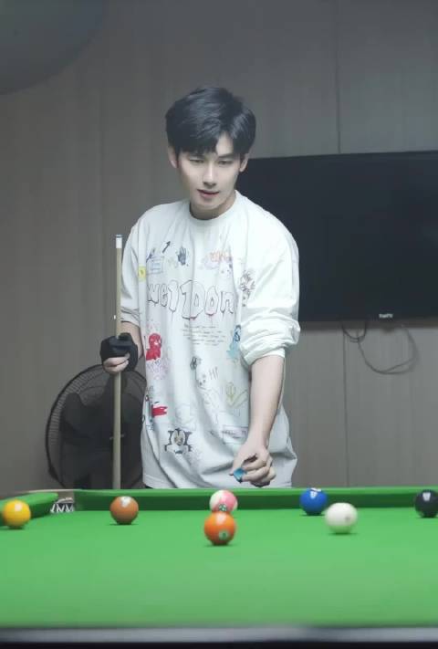 真的好喜欢胡先煦身上的少年感啊，每个镜头都很帅