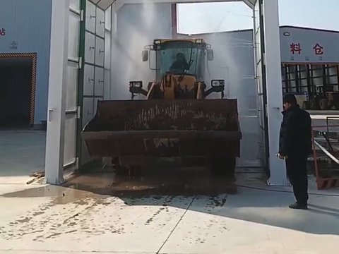 全封闭龙门摇摆洗车机：高效环保的洗车新选择