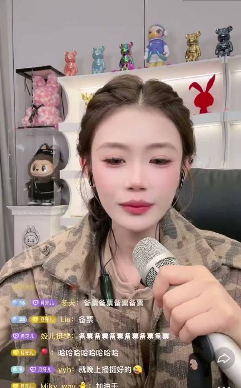 依玥称听秋哥安排，小美回应粉丝攒钱买路虎